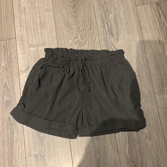 Grey shorts - Picture 1 of 1